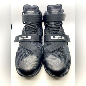 Men’s Nike LeBron Soldier 9 IX Blackout Size 8 M 749417-001